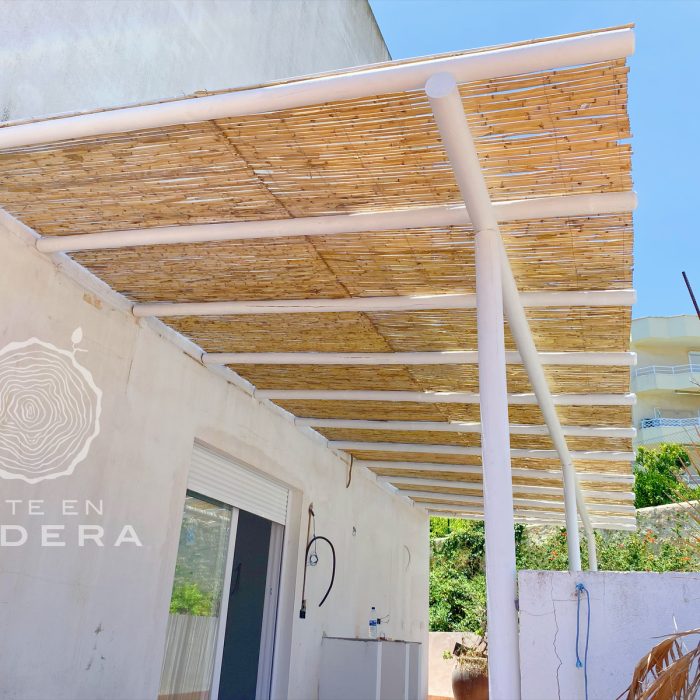 Pérgola de madera personalizable para maximizar el confort exterior